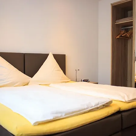 Zur Bruecke Гостевой дом